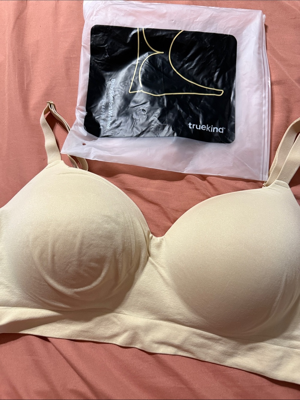 Truekind Seamless T-Shirt Bra in Light Cream